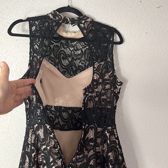 Windsor black lace and silk formal no sleeve mini dress with cut out Sz M - Picture 9 of 9